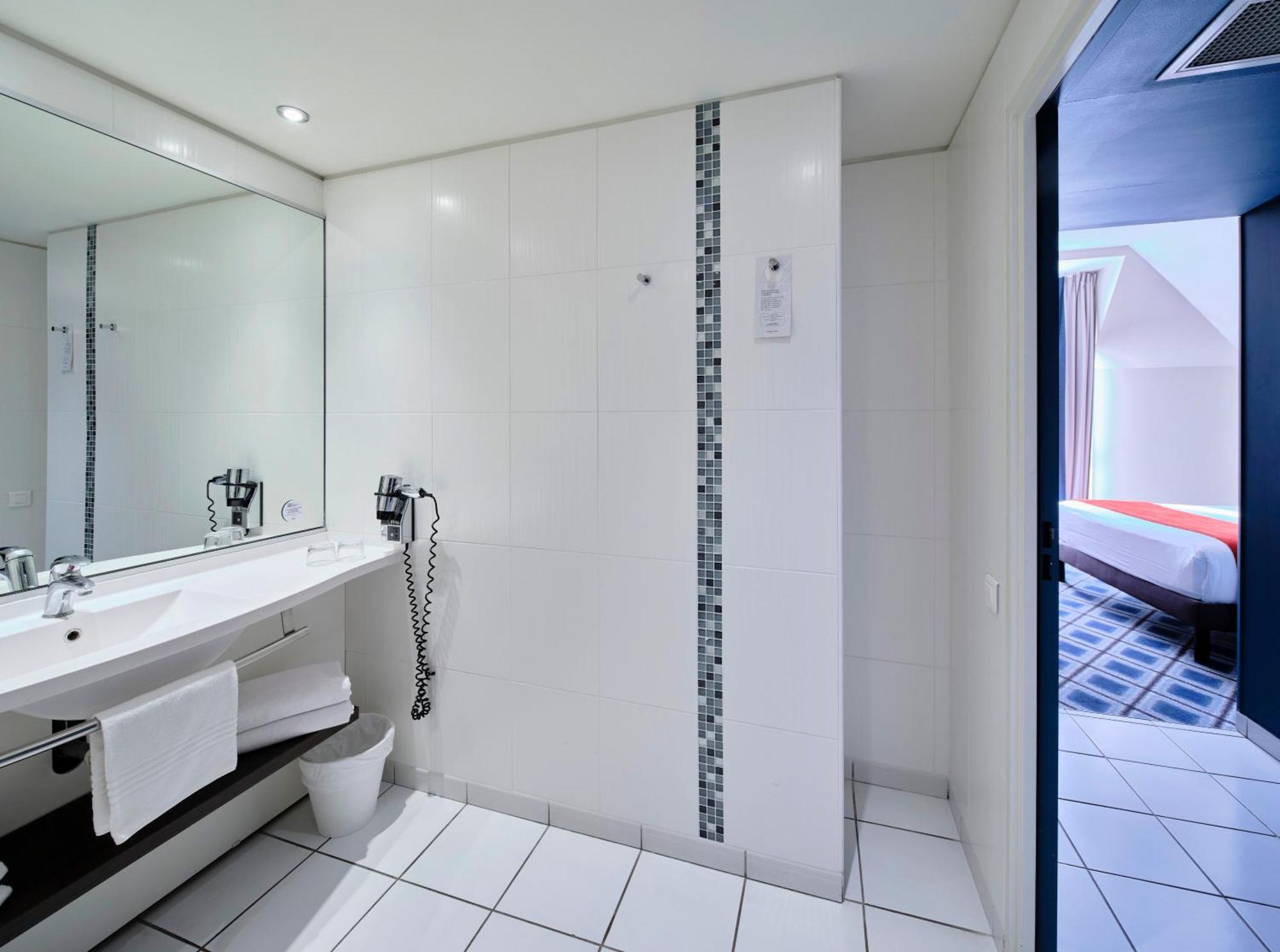 Chambre Double - Accessible aux Personnes à Mobilité Réduite